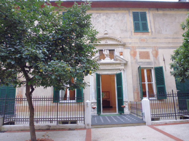 ingresso palazzo della Meridiana